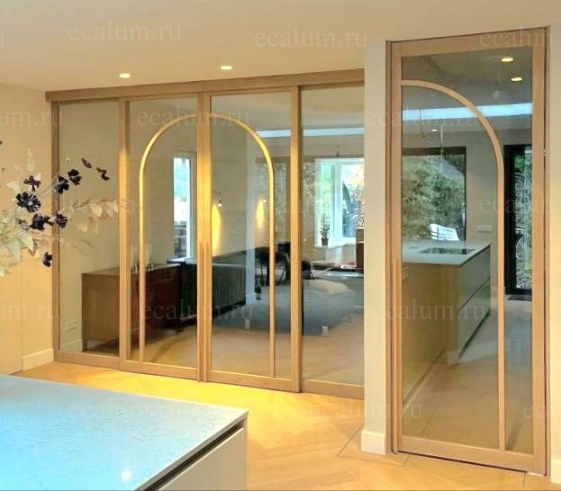 Перегородка и распашная дверь, прозрачное стекло
